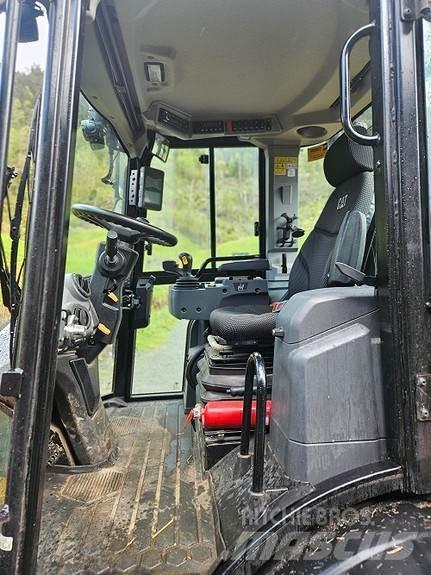CAT 906-HF Rataslaadurid