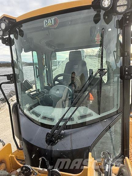 CAT 930M Rataslaadurid