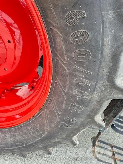 CLAAS 8690 Traktorid