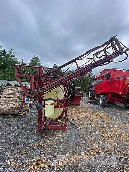 Hardi LZY 800 Iseliikuvad pritsid