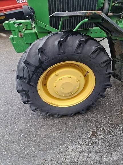 John Deere 4230 Traktorid