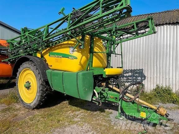 John Deere 740i Iseliikuvad pritsid