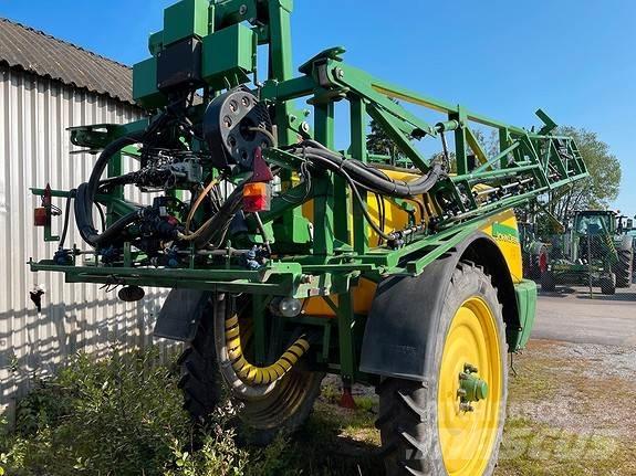 John Deere 740i Iseliikuvad pritsid