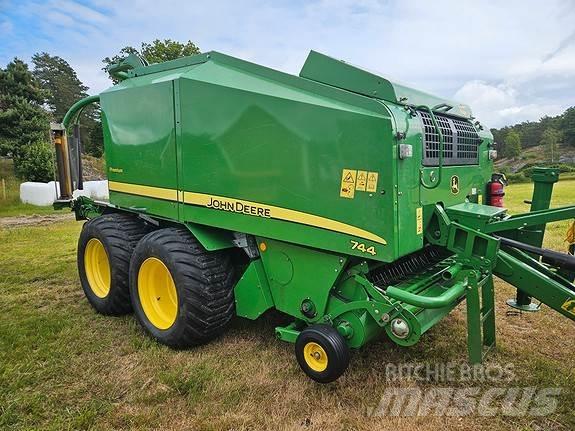 John Deere 744 Ruloonpressid