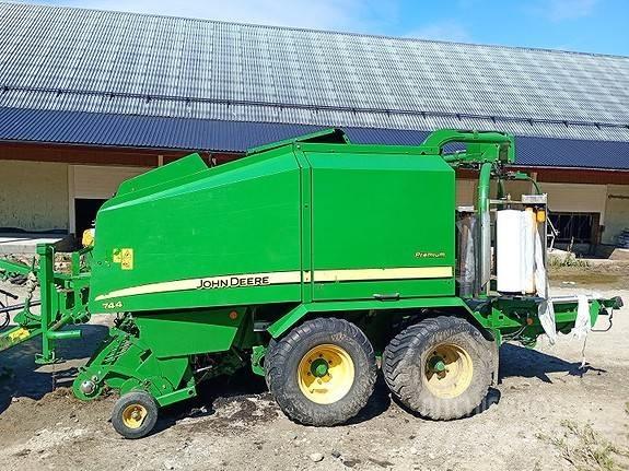 John Deere 744 Ruloonpressid