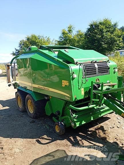 John Deere 744 Ruloonpressid
