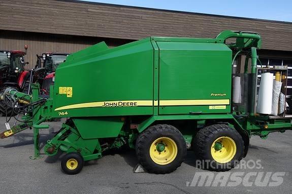 John Deere 744 744 Ruloonpressid