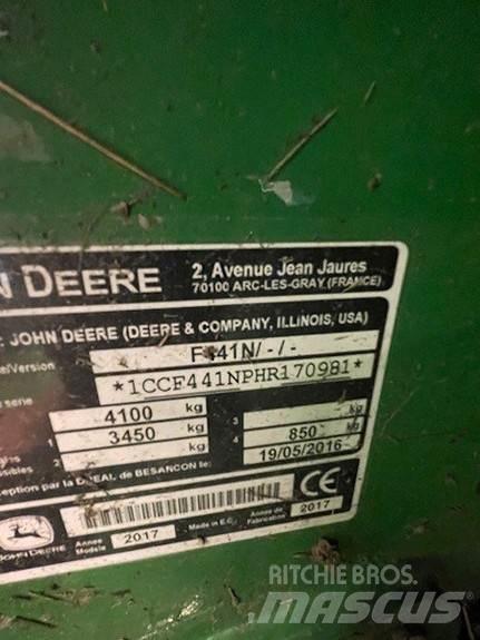 John Deere F441 Ruloonpressid