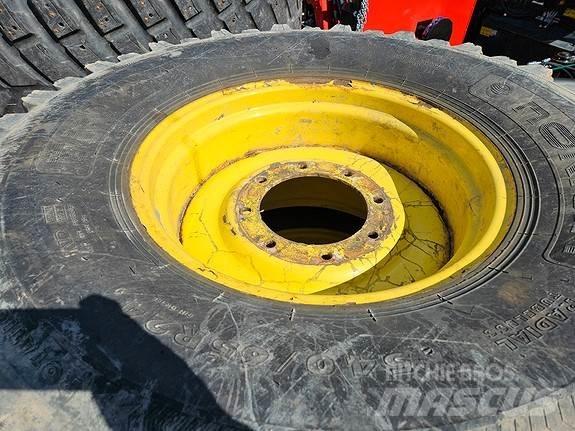 John Deere NOKIAN Traktorid