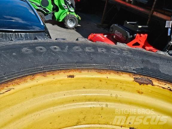 John Deere NOKIAN Traktorid