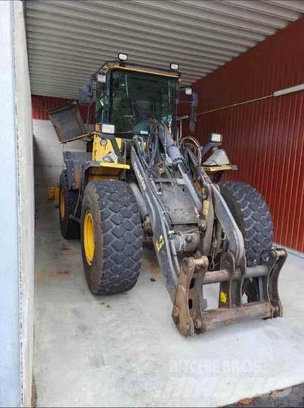 Komatsu WA200 PT Rataslaadurid