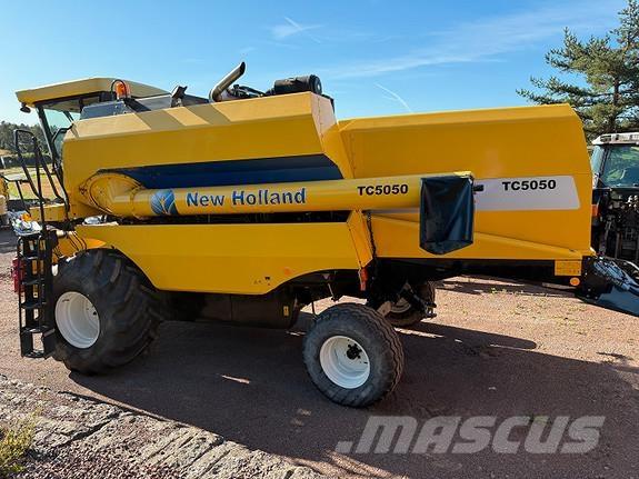 New Holland TC5050 Teraviljakombainid