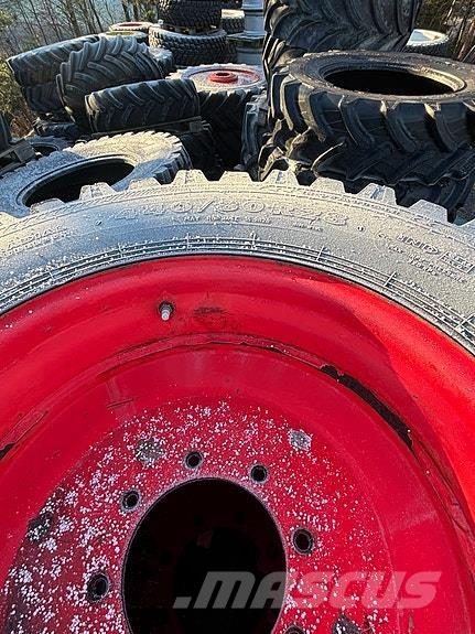 Nokian TRI2 Rehvid, rattad ja veljed