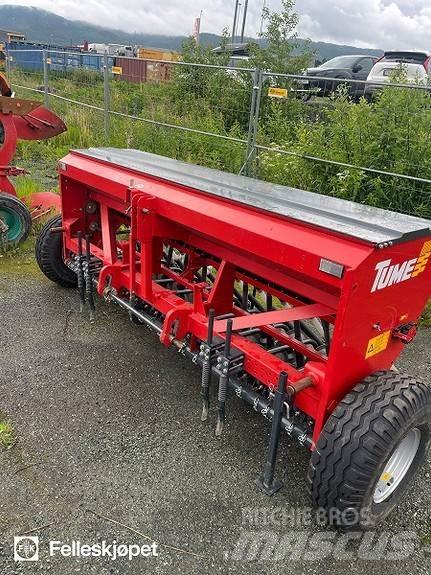 Tume CK3000 Mineraalväetise laoturid