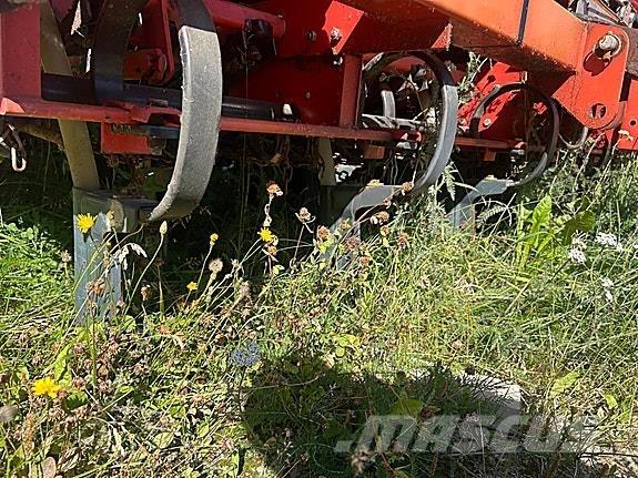 Tume HKL 3000 Mineraalväetise laoturid