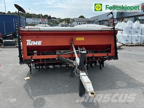 Tume HKL 3000 JC Mineraalväetise laoturid