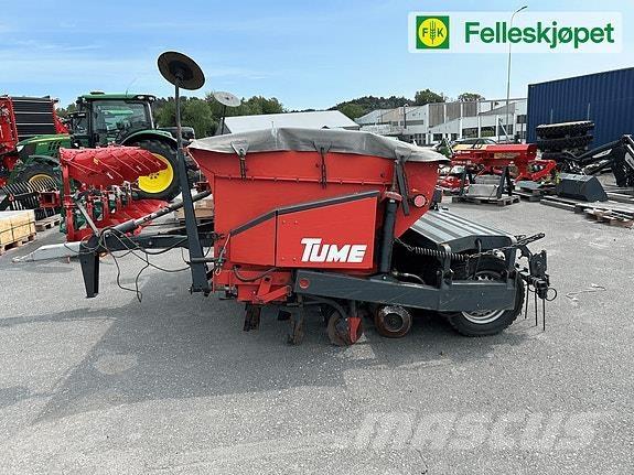 Tume HKL 3000 JC Mineraalväetise laoturid