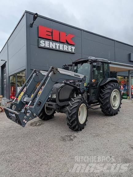 Valtra A83 Traktorid