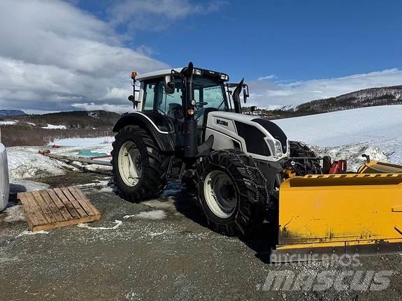 Valtra N123 Traktorid