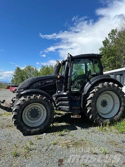 Valtra T 214 Traktorid