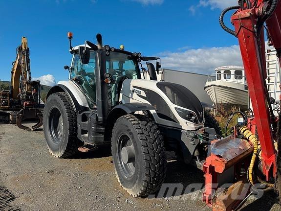 Valtra T214 Versu Traktorid