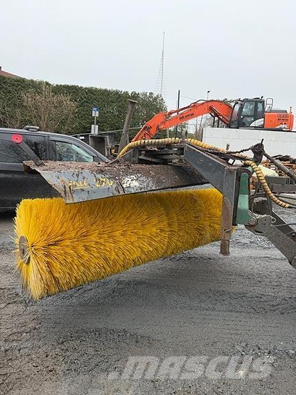   Muud teekoristamise ja lumekoristamise masinad