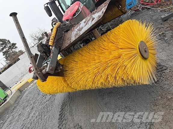   Muud teekoristamise ja lumekoristamise masinad