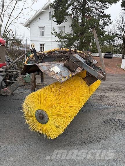   Muud teekoristamise ja lumekoristamise masinad