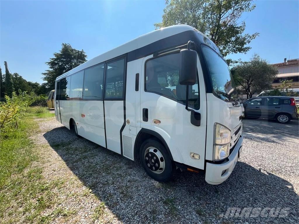 Isuzu P65 Koolibussid