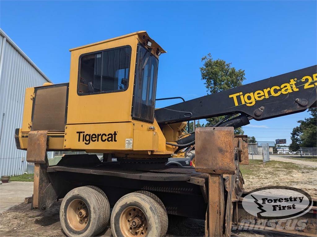 Tigercat 250D Nooltõstukid