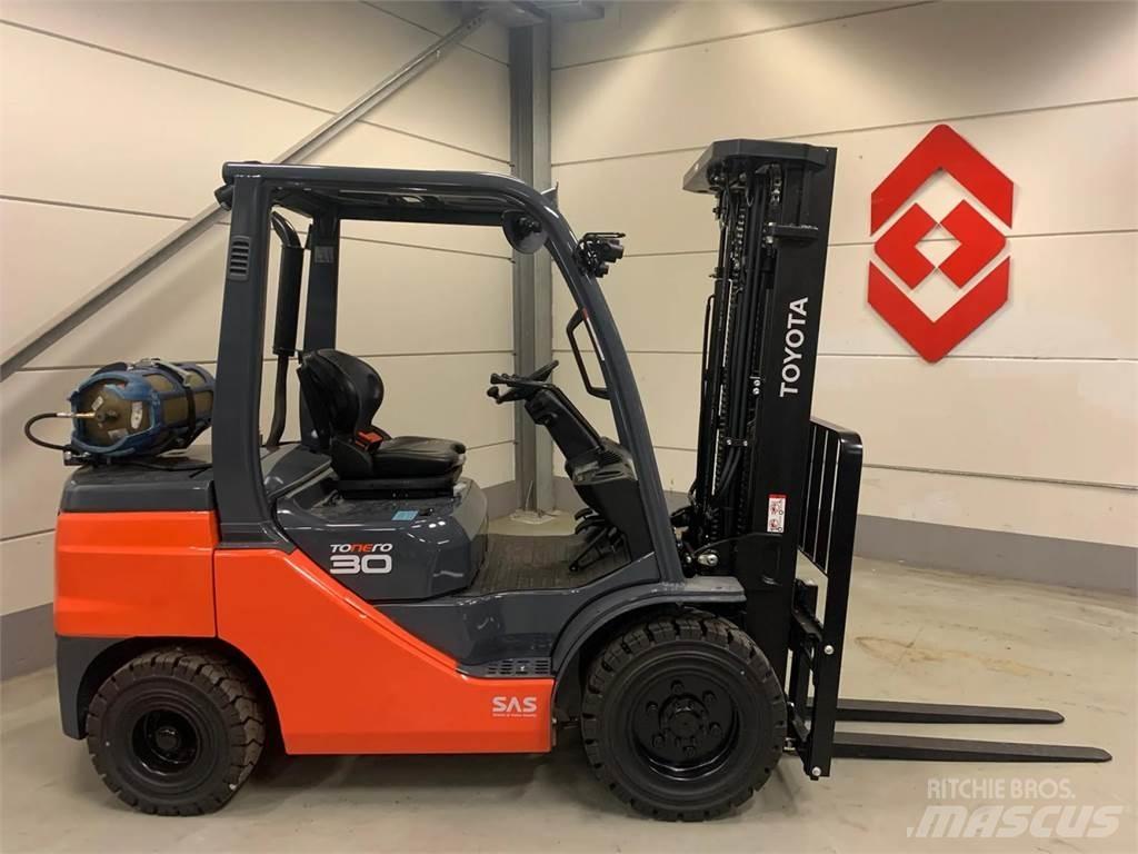 Toyota 02-8FGF30 Gaasitõstukid