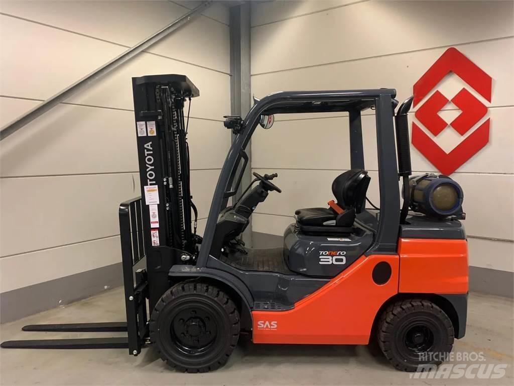 Toyota 02-8FGF30 Gaasitõstukid