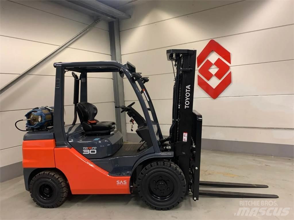 Toyota 02-8FGF30 Gaasitõstukid