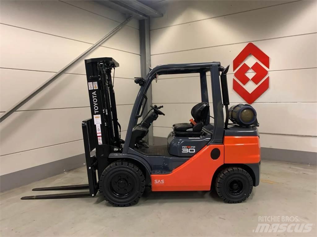 Toyota 02-8FGF30 Gaasitõstukid