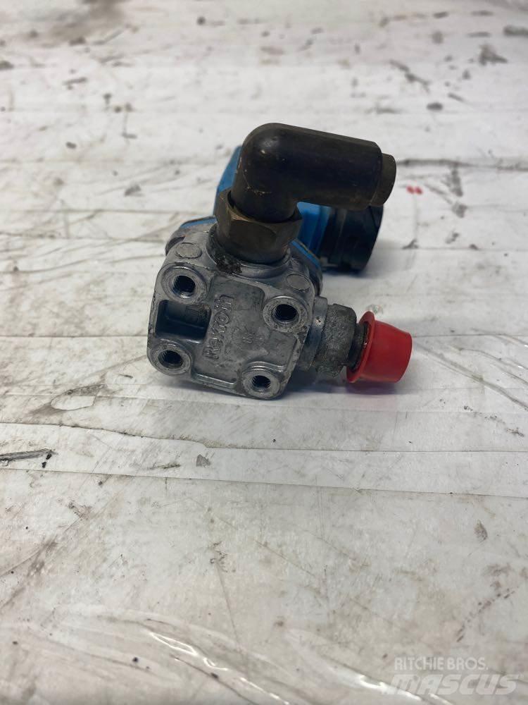 Mack MP8 Muud osad