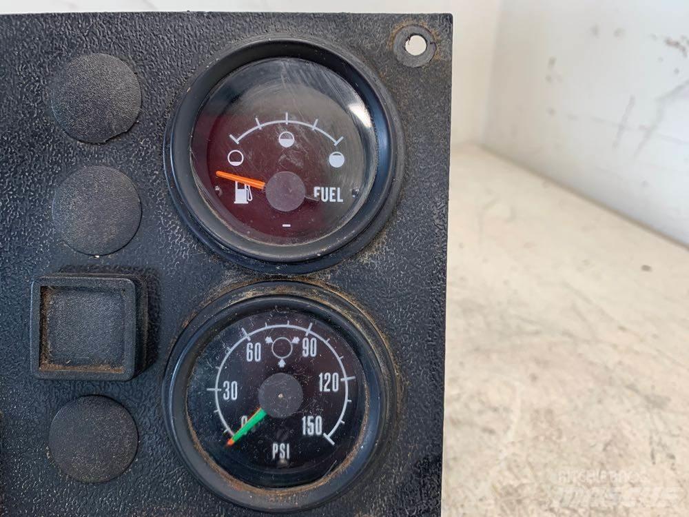Mack RD680 Elektroonikaseadmed