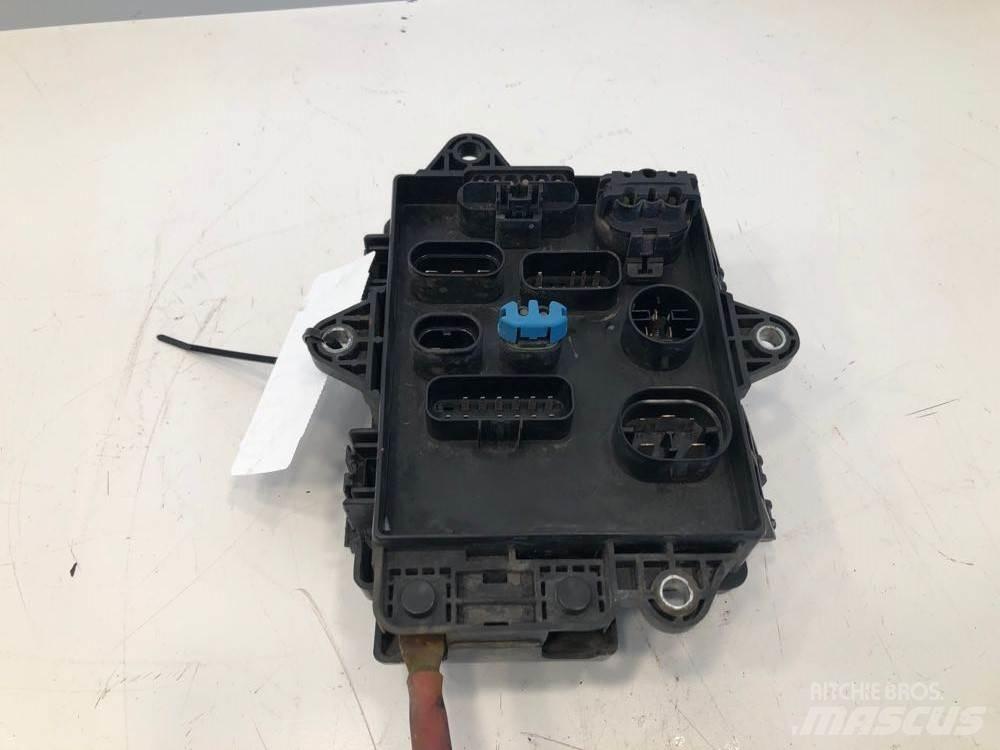Volvo VNL Elektroonikaseadmed