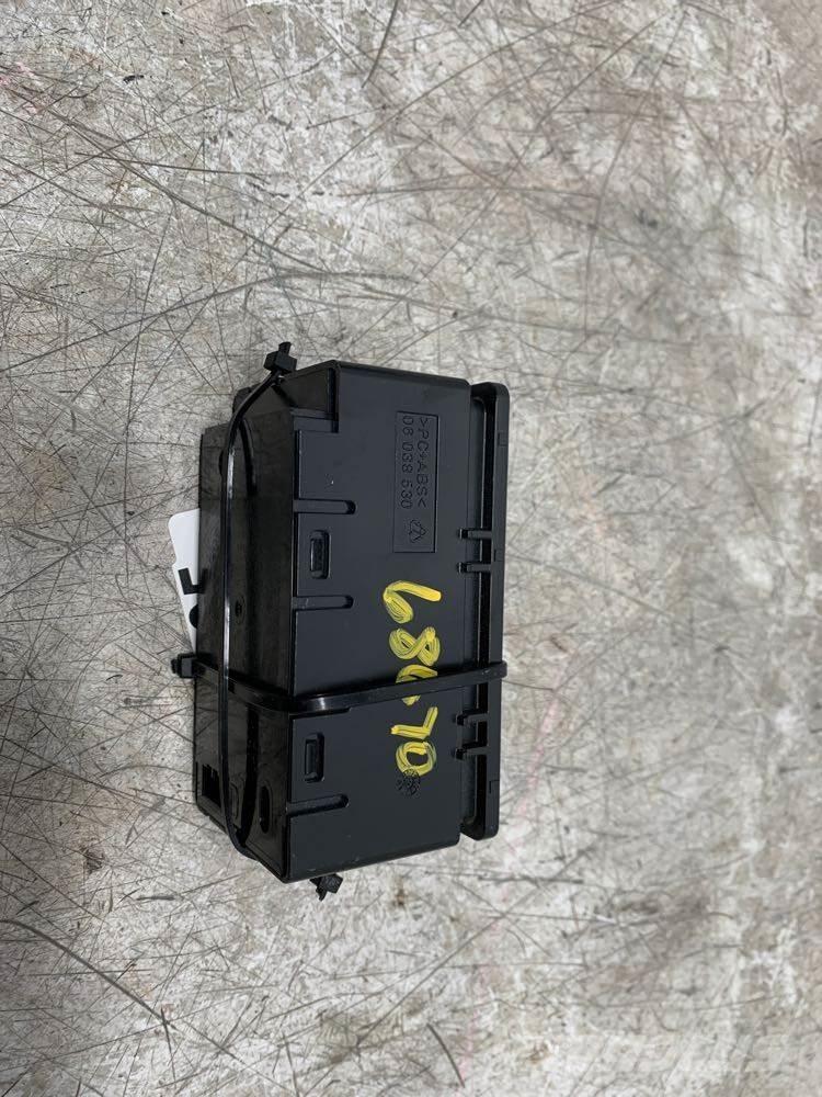 Volvo VNL Elektroonikaseadmed