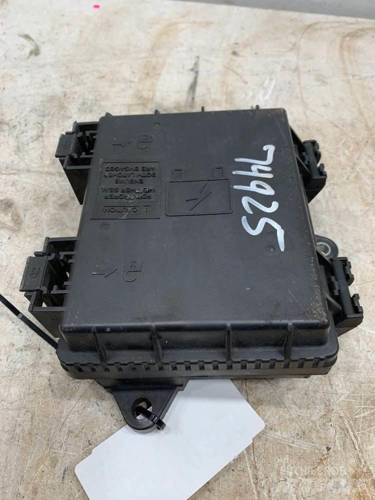 Volvo VNL Elektroonikaseadmed