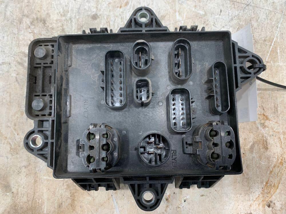 Volvo VNL Elektroonikaseadmed