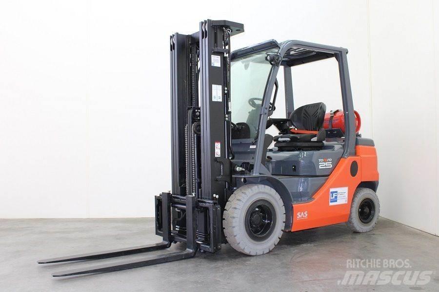 Toyota 02-8FGF25 Gaasitõstukid