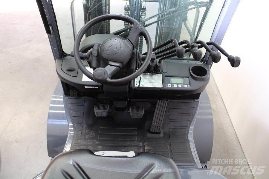 Toyota 02-8FGF25 Gaasitõstukid
