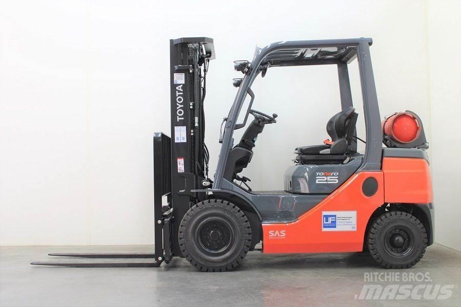 Toyota 02-8FGF25 Gaasitõstukid