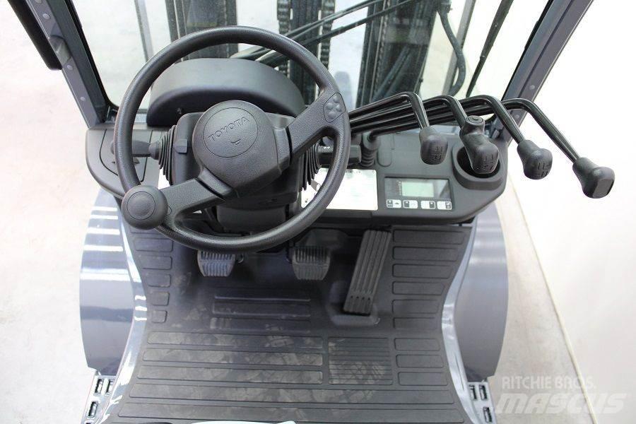 Toyota 02-8FGF25 Gaasitõstukid