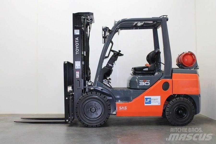 Toyota 02-8FGF30 Gaasitõstukid
