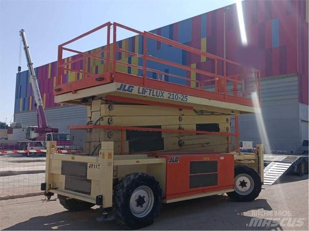 JLG 210-25 Käärtõstukid