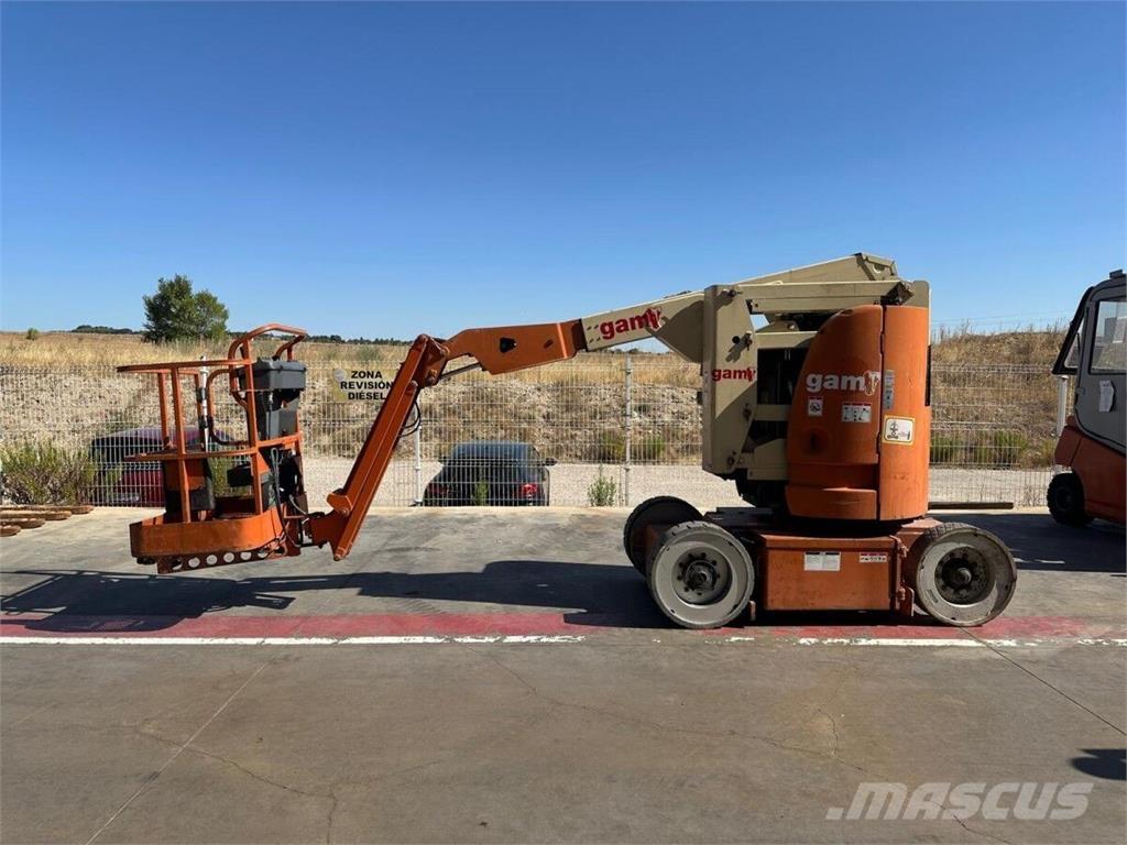 JLG E300AJP Iseliikuvad poomtõstukid