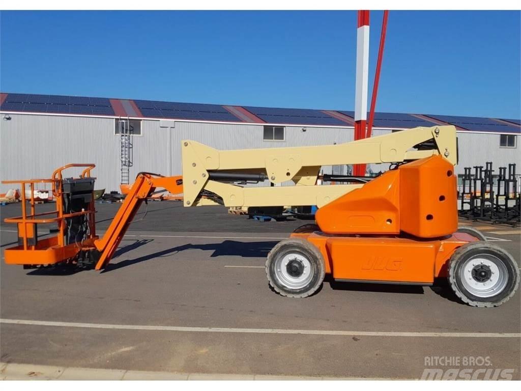 JLG E450AJ Iseliikuvad poomtõstukid