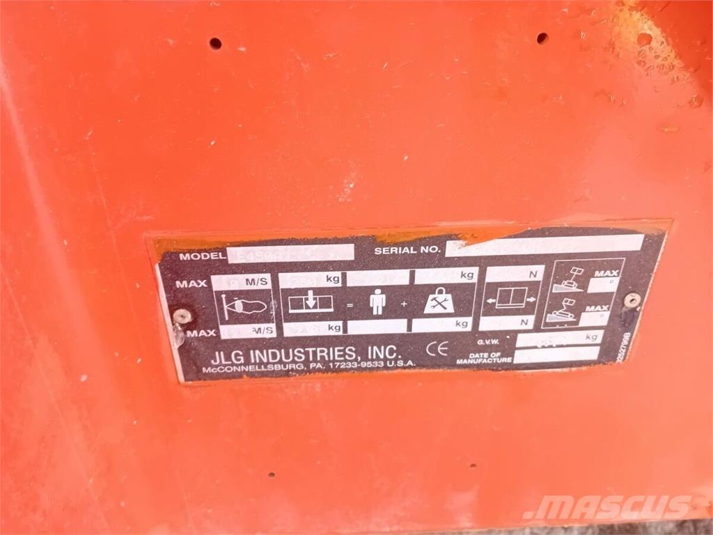 JLG E450AJ Iseliikuvad poomtõstukid