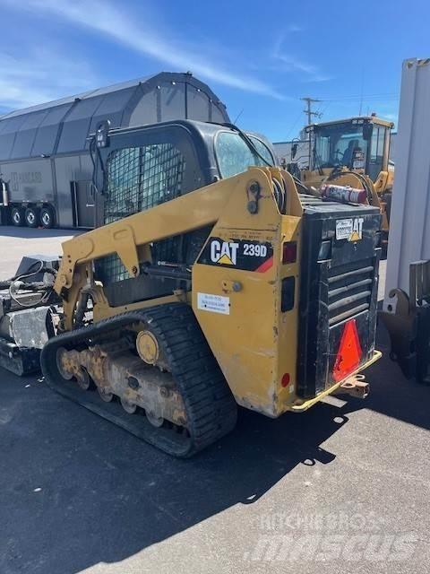 CAT 239D Sadulveokid
